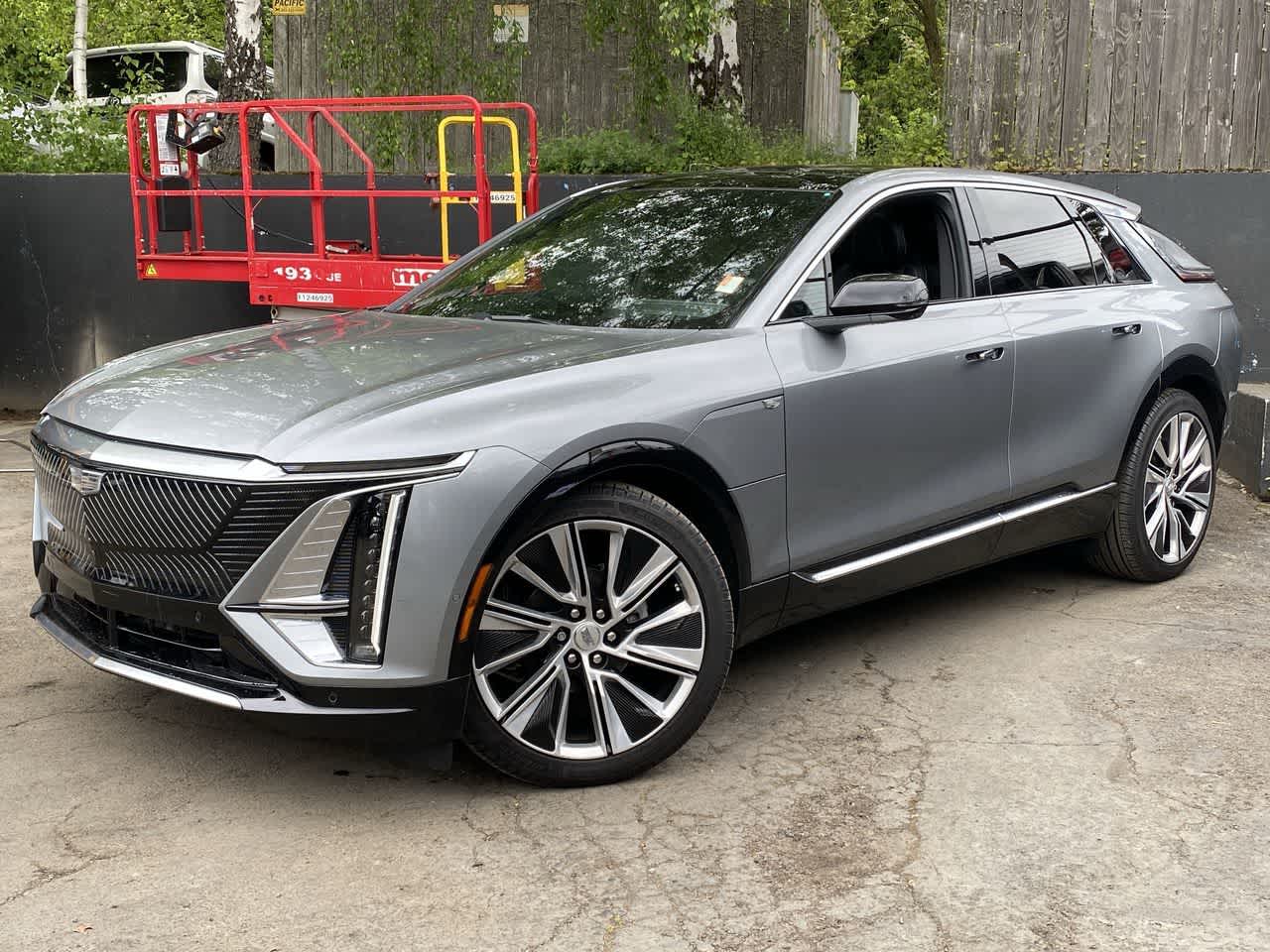 2024 Cadillac LYRIQ Luxury Image 1 of 33