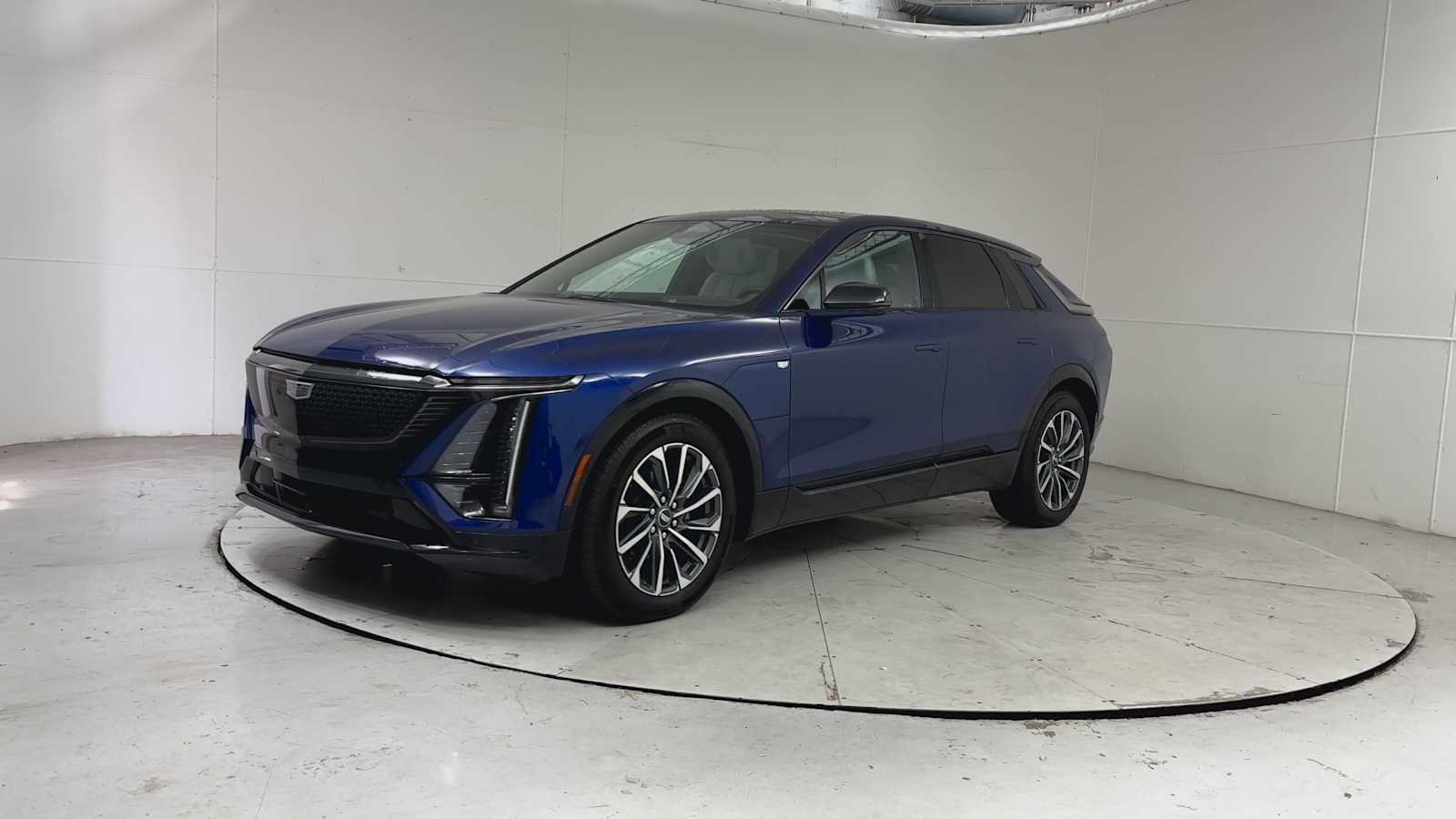 2024 Cadillac LYRIQ Sport Image 2 of 26