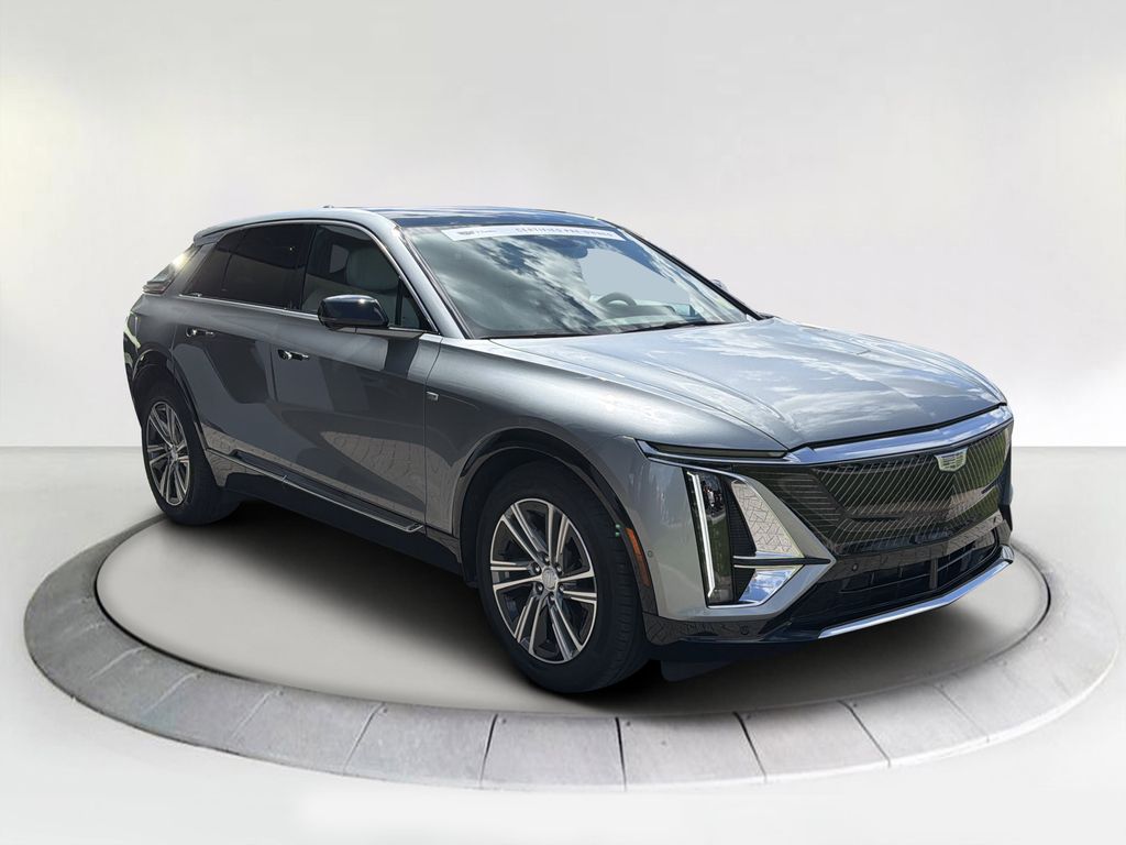 2024 Cadillac LYRIQ Luxury Image 3 of 34