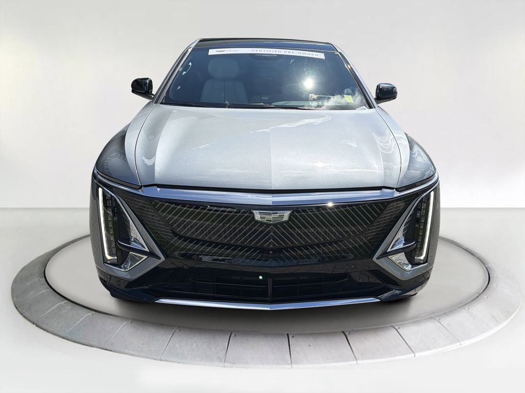 2024 Cadillac LYRIQ Luxury Image 2 of 34