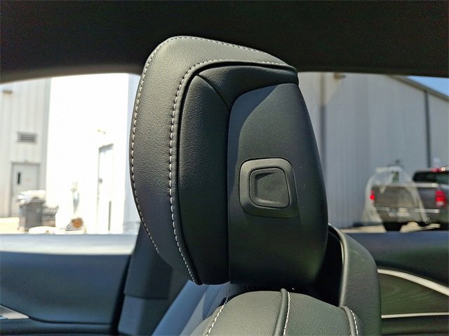 Vehicle image 20 of 32