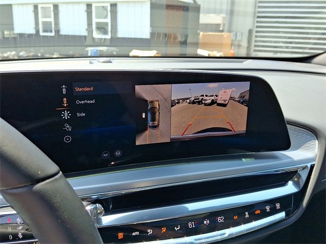 Vehicle image 27 of 32