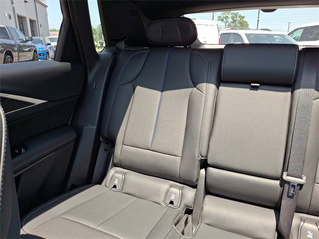 Vehicle image 17 of 32