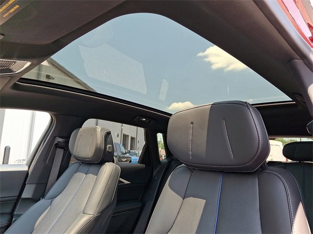 Vehicle image 21 of 32