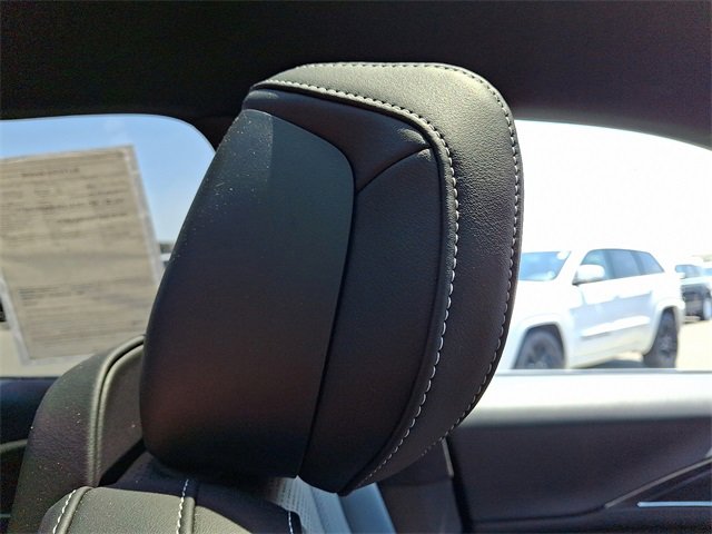 Vehicle image 18 of 32