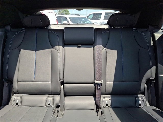 Vehicle image 19 of 32