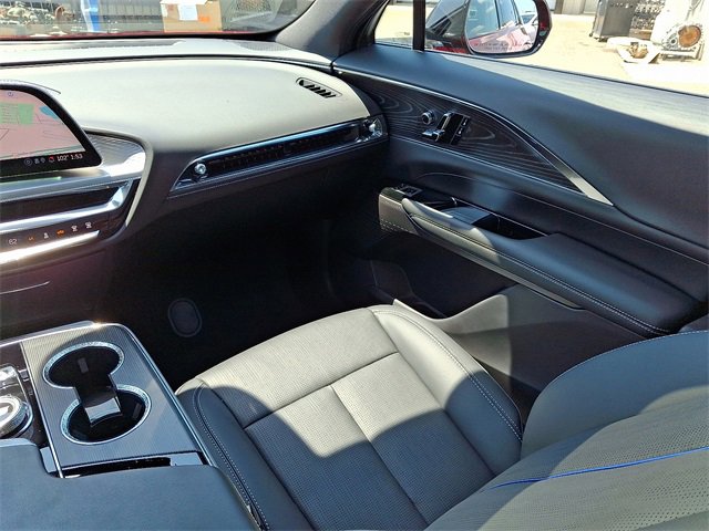 Vehicle image 29 of 32