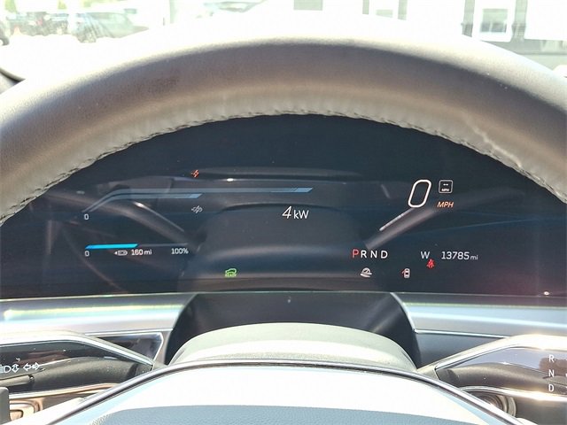 Vehicle image 24 of 32
