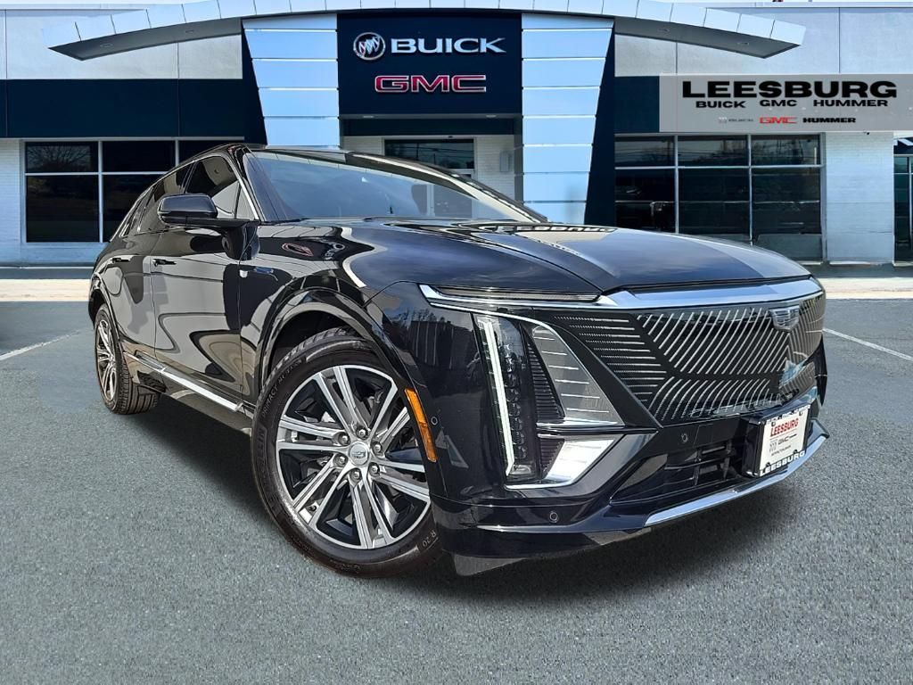 2024 Cadillac LYRIQ Luxury Image 2 of 56