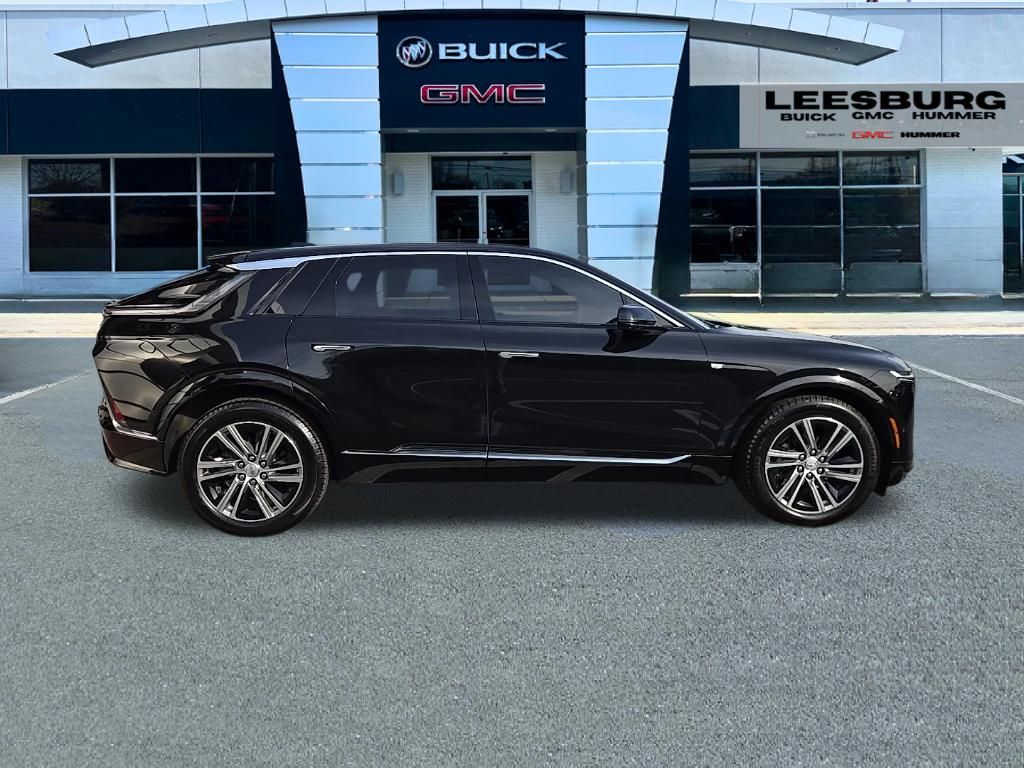2024 Cadillac LYRIQ Luxury Image 3 of 56
