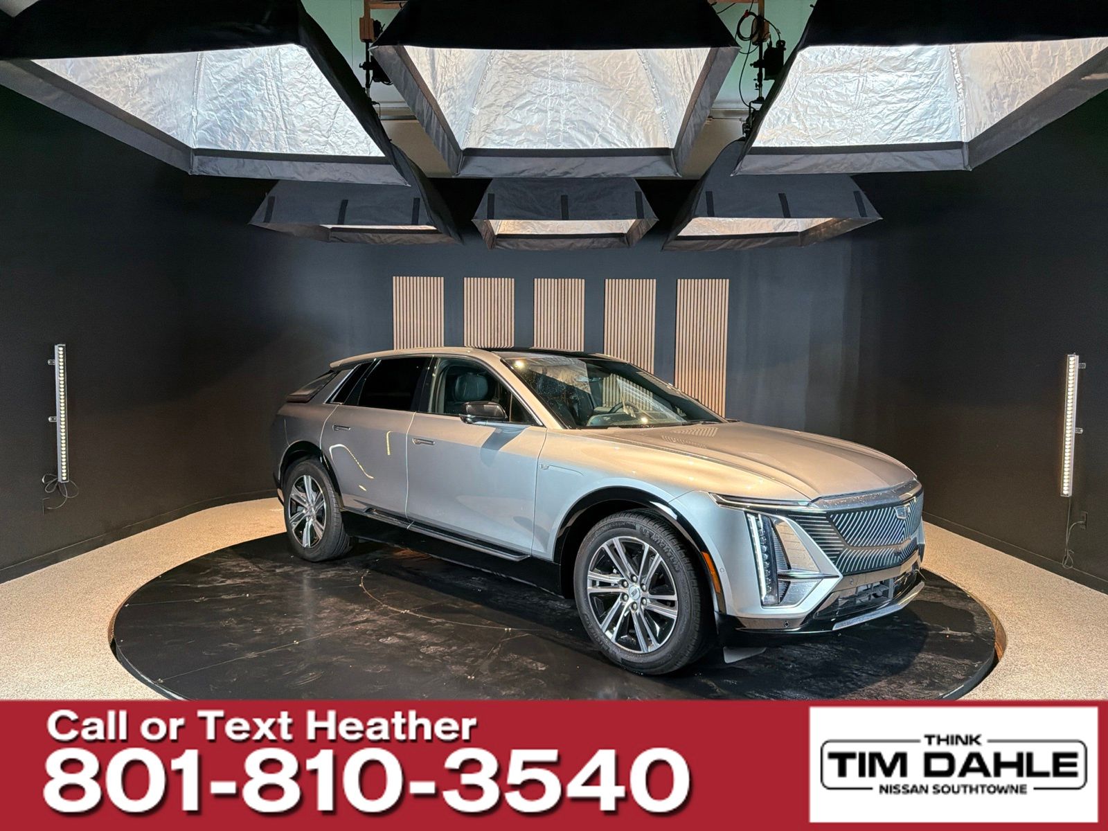 2024 Cadillac LYRIQ Luxury Image 3 of 11