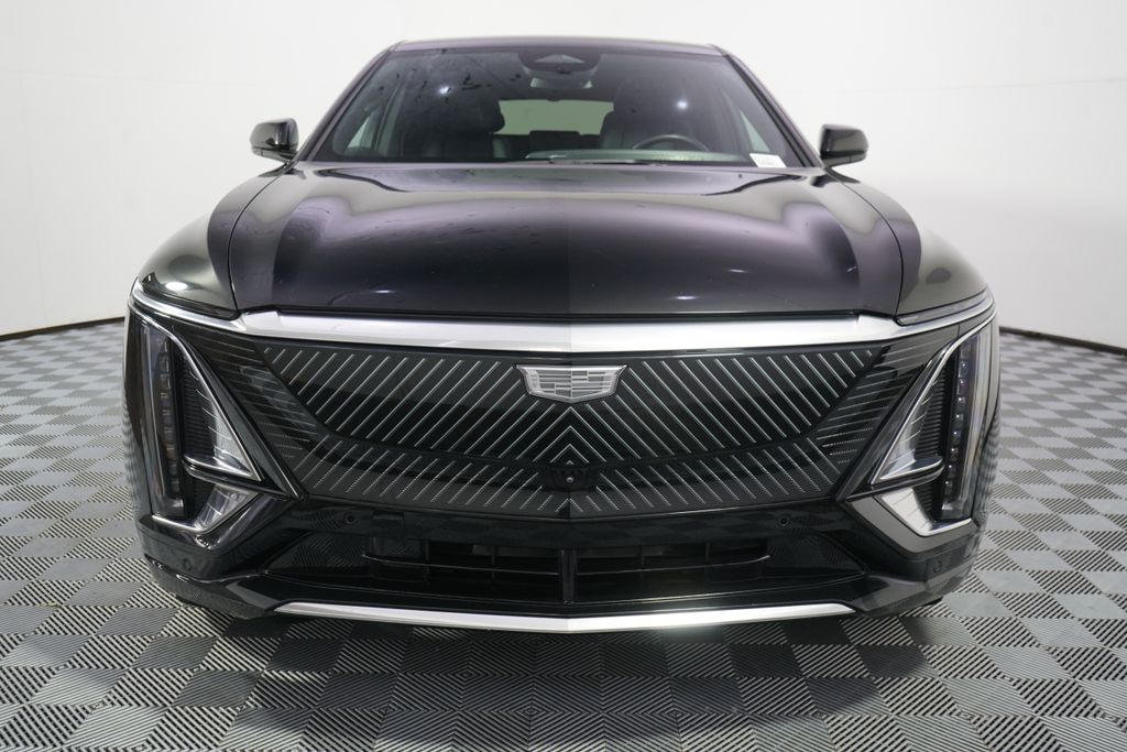 2024 Cadillac LYRIQ Luxury Image 3 of 35