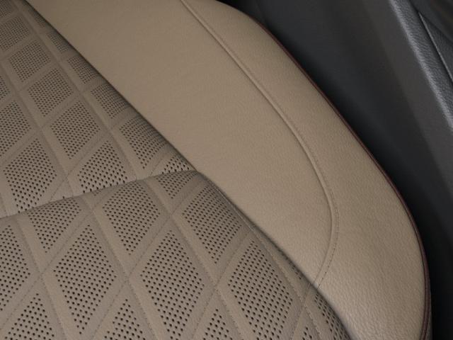 Vehicle image 22 of 25