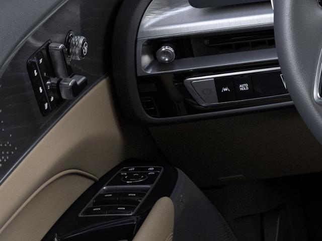 Vehicle image 23 of 25