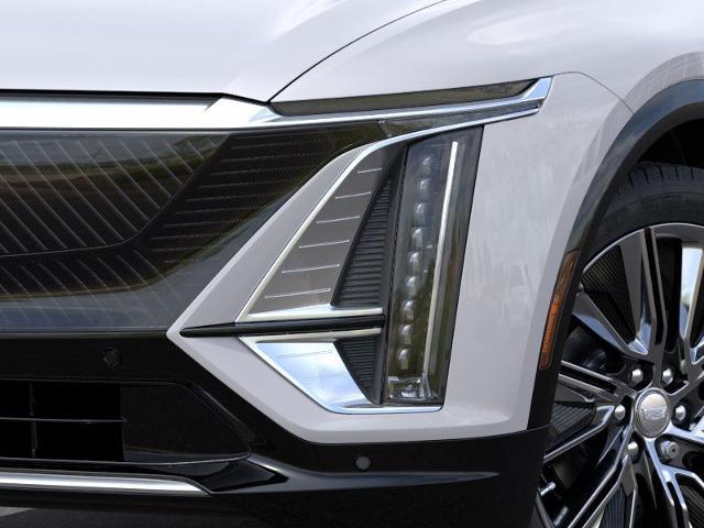 Vehicle image 10 of 24