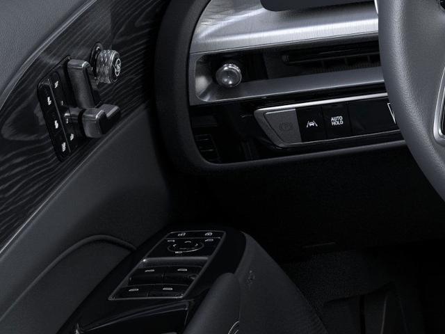 Vehicle image 23 of 25