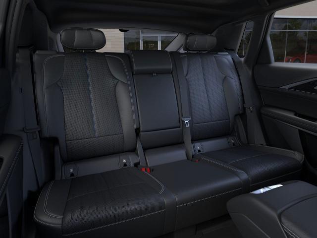 Vehicle image 18 of 25
