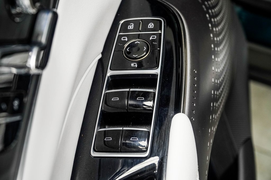 Vehicle image 33 of 39