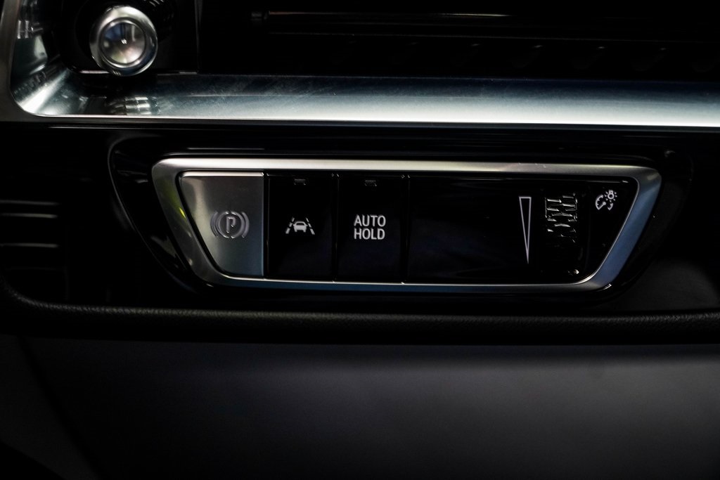 Vehicle image 28 of 39