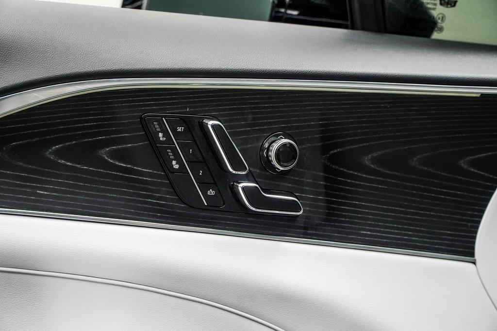 Vehicle image 32 of 39