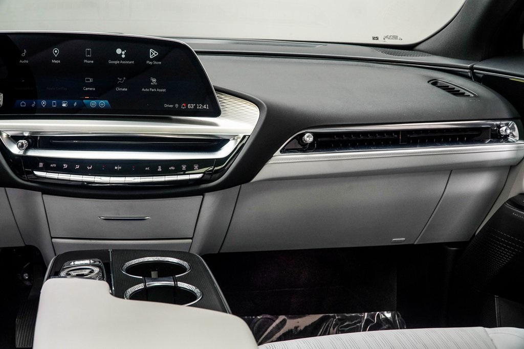 Vehicle image 16 of 39