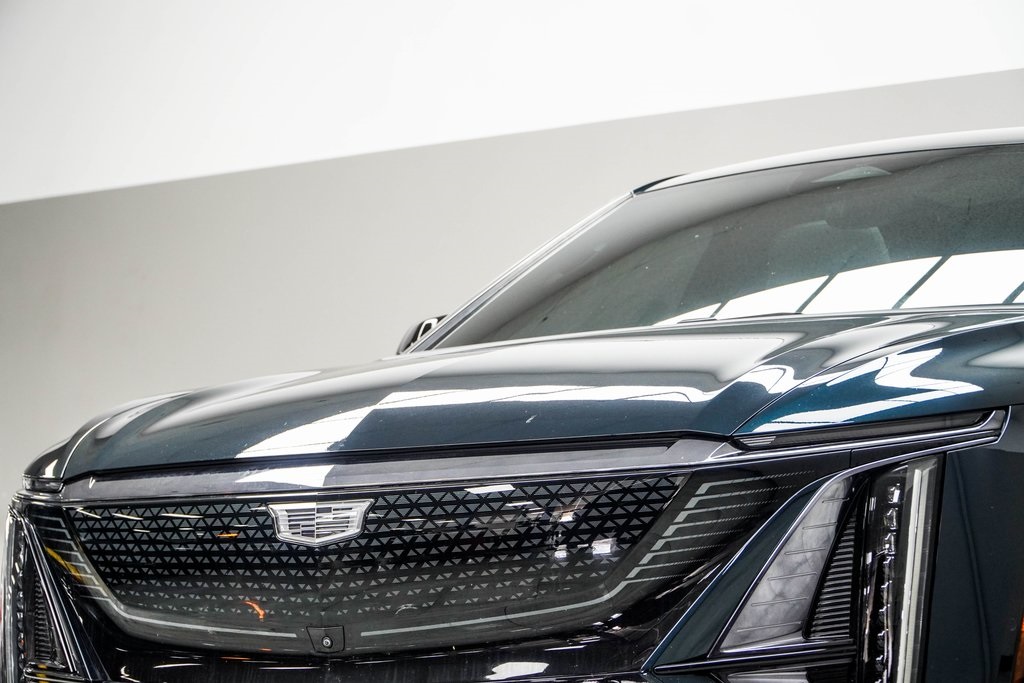 Vehicle image 11 of 39