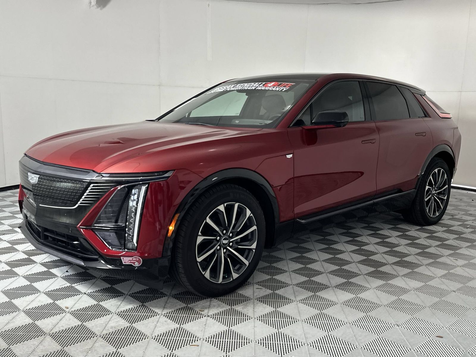 2024 Cadillac LYRIQ Sport Image 1 of 32