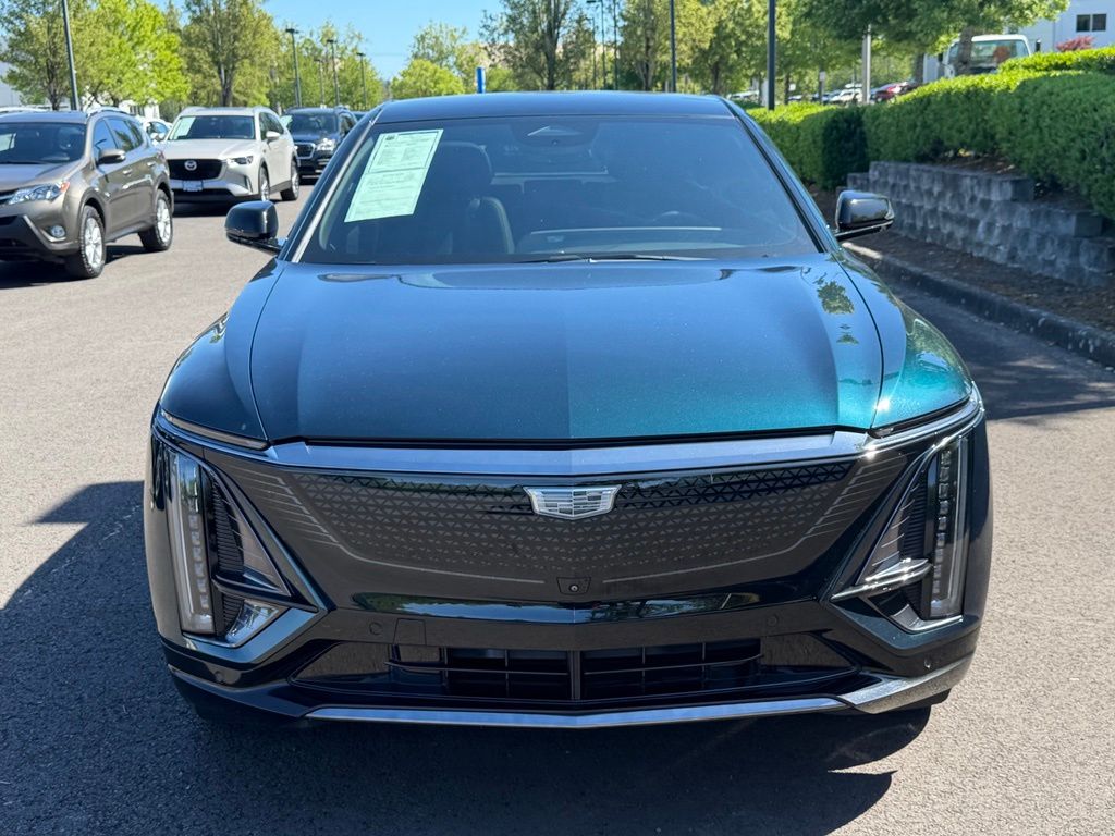 2024 Cadillac LYRIQ Sport Image 2 of 29