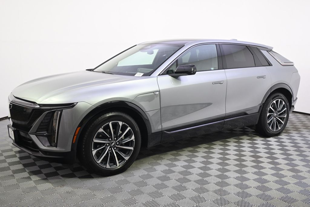 2024 Cadillac LYRIQ Sport Image 2 of 35