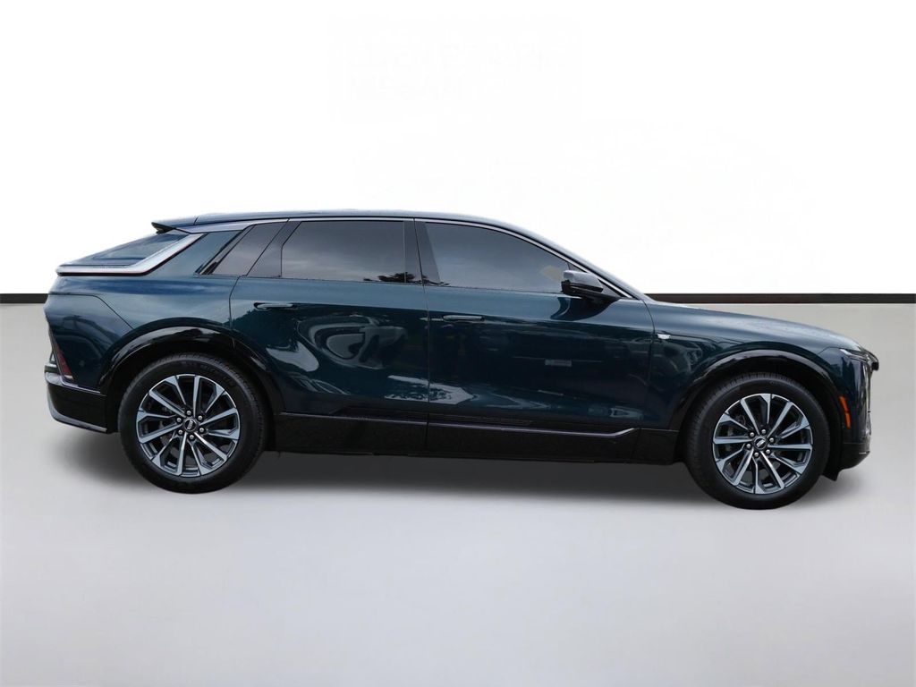 2024 Cadillac LYRIQ Sport Image 3 of 28