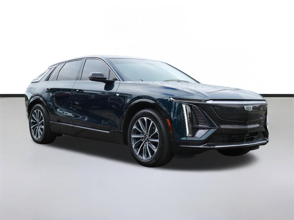 2024 Cadillac LYRIQ Sport Image 2 of 28