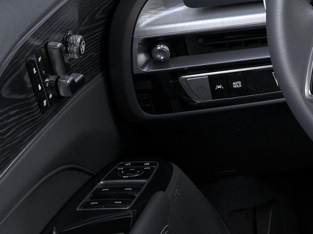 Vehicle image 22 of 24