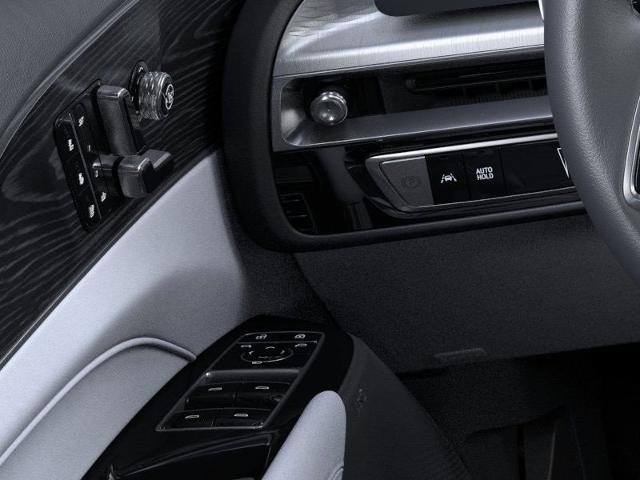 Vehicle image 22 of 24