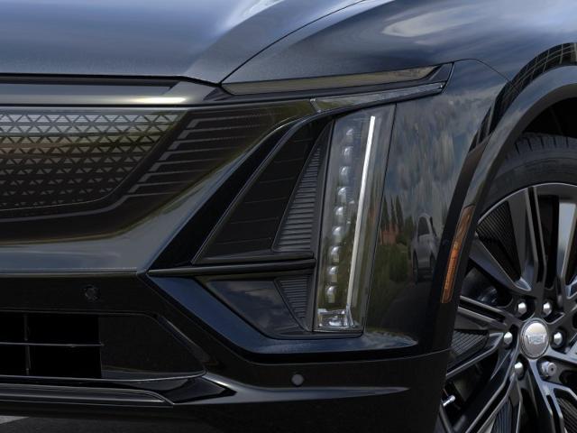 Vehicle image 10 of 24