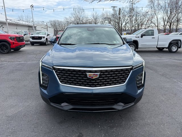 2024 Cadillac XT4 Premium Luxury Image 2 of 35