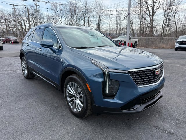 2024 Cadillac XT4 Premium Luxury Image 3 of 35