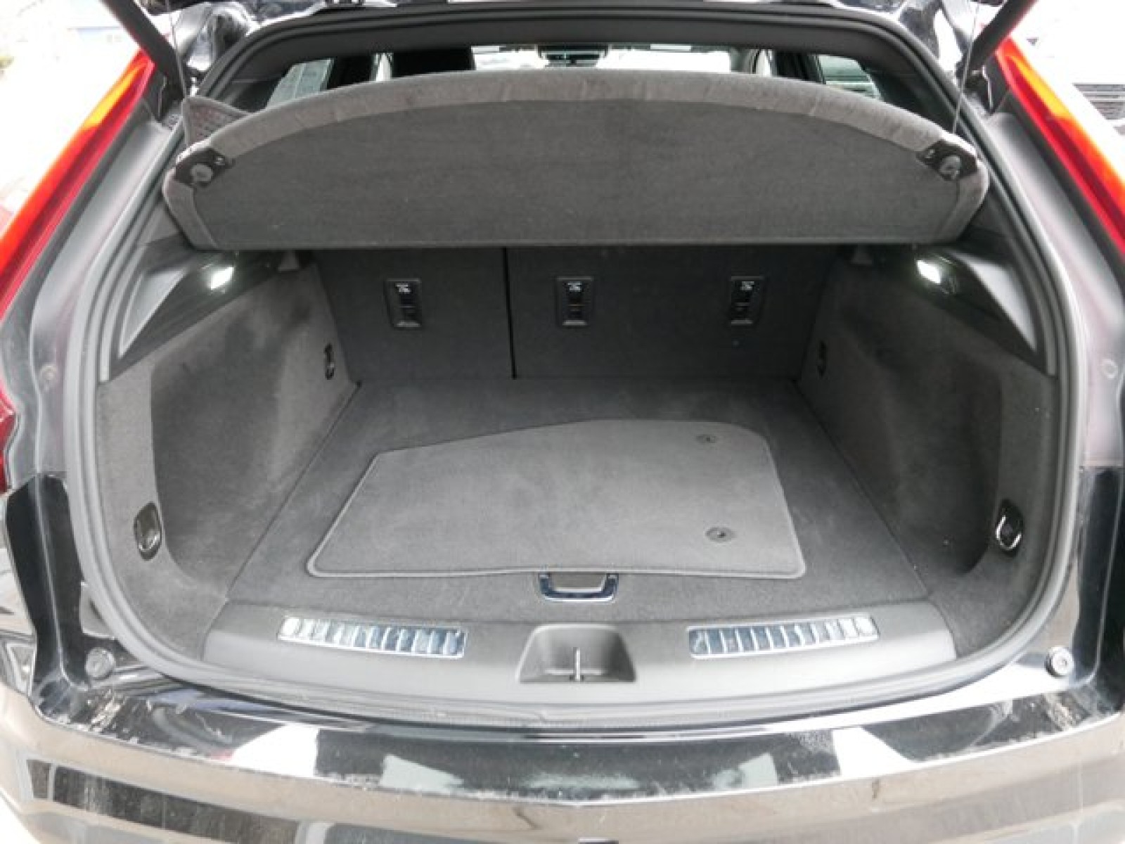 Vehicle image 8 of 25