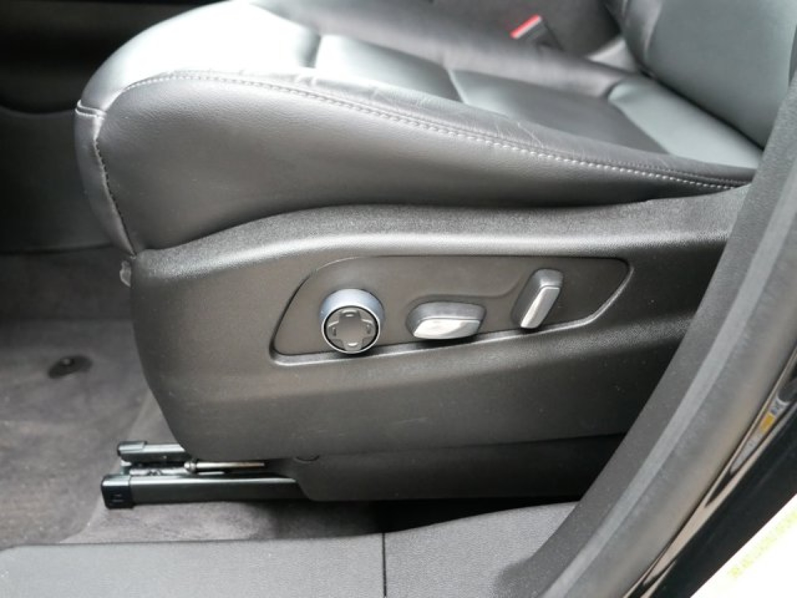 Vehicle image 11 of 25