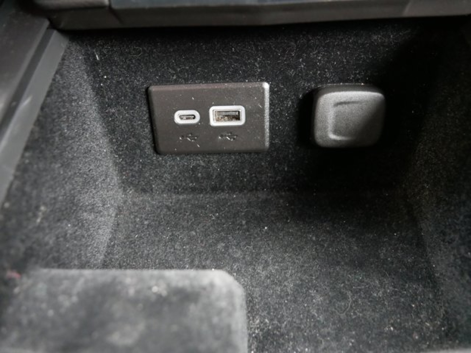 Vehicle image 18 of 25