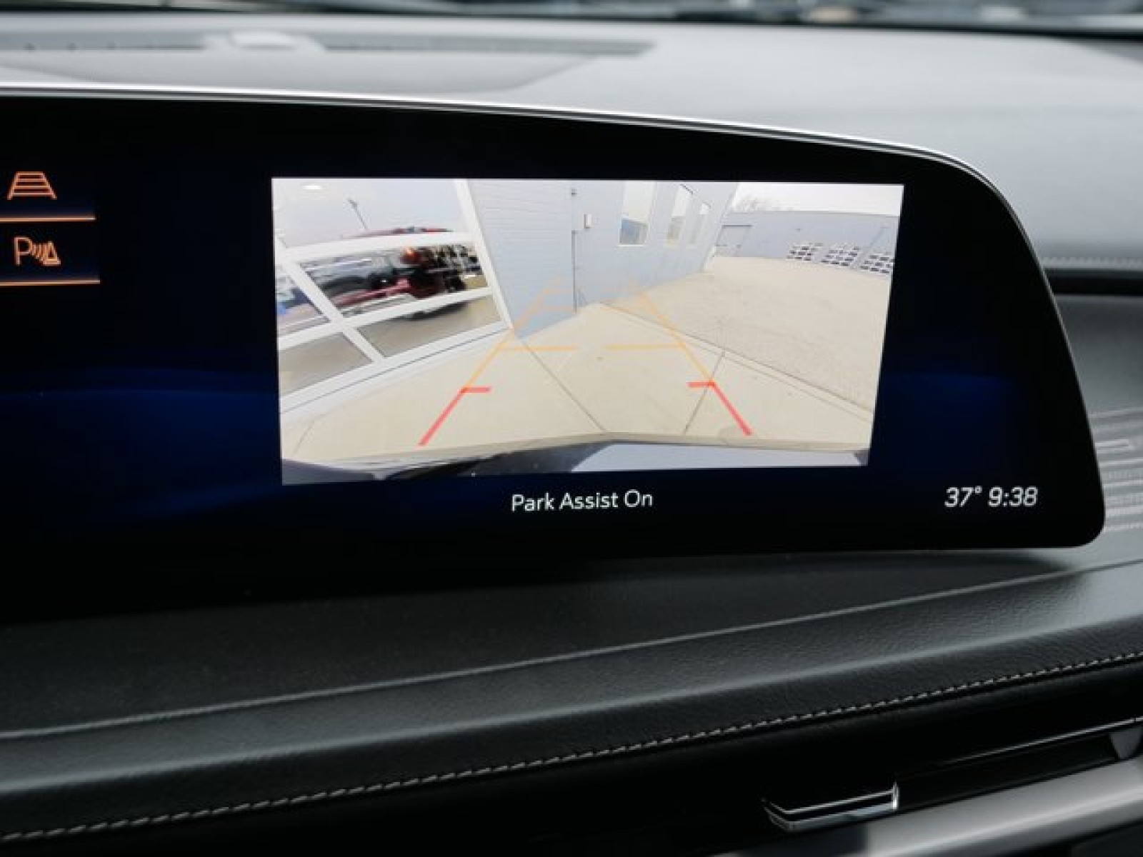 Vehicle image 23 of 25