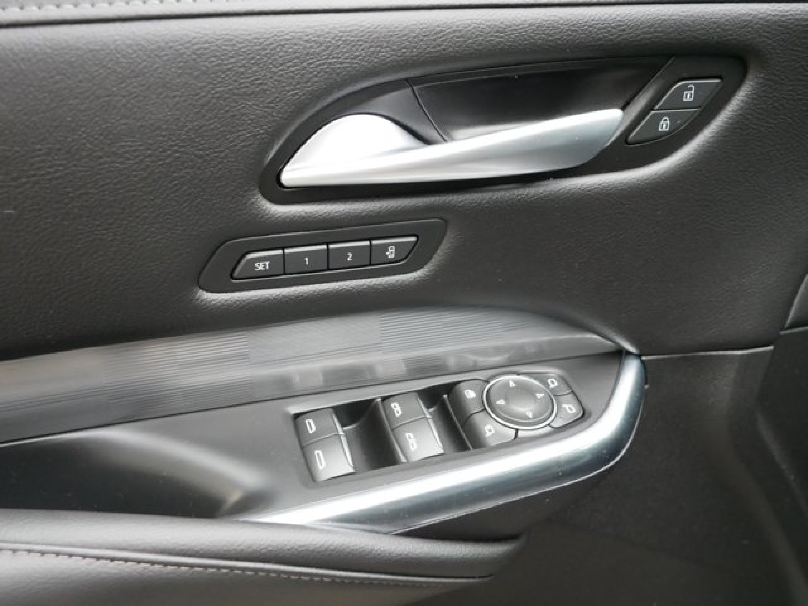 Vehicle image 10 of 25