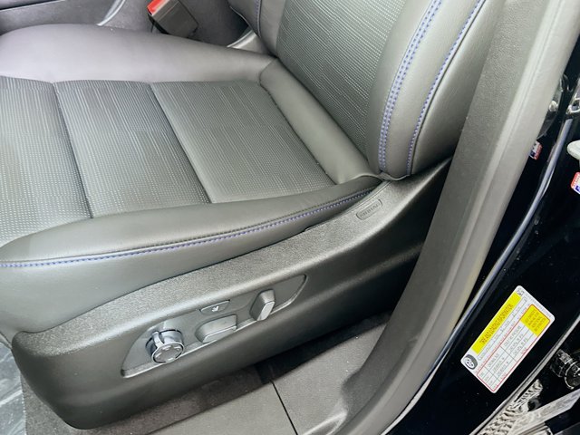 Vehicle image 17 of 20
