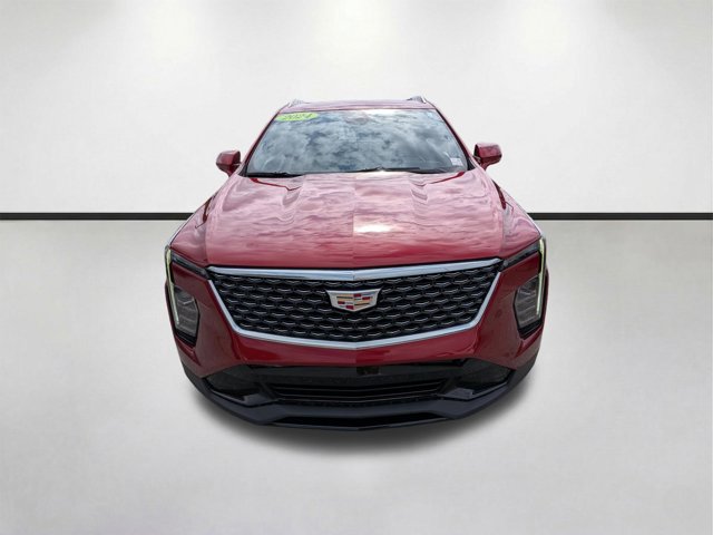 2024 Cadillac XT4 Premium Luxury Image 2 of 35