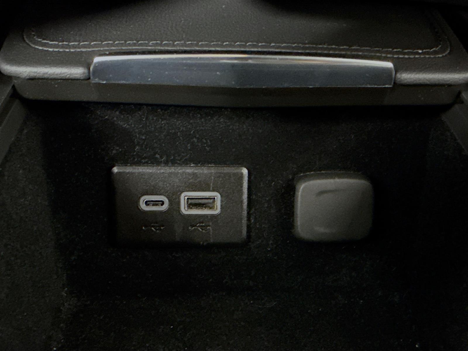 Vehicle image 31 of 52