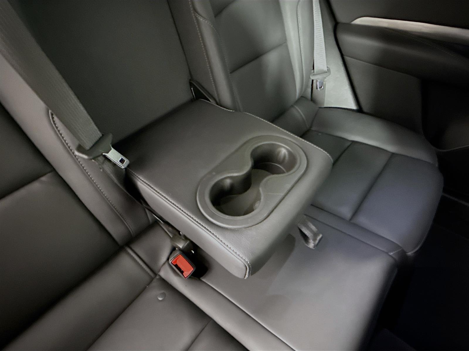 Vehicle image 47 of 52