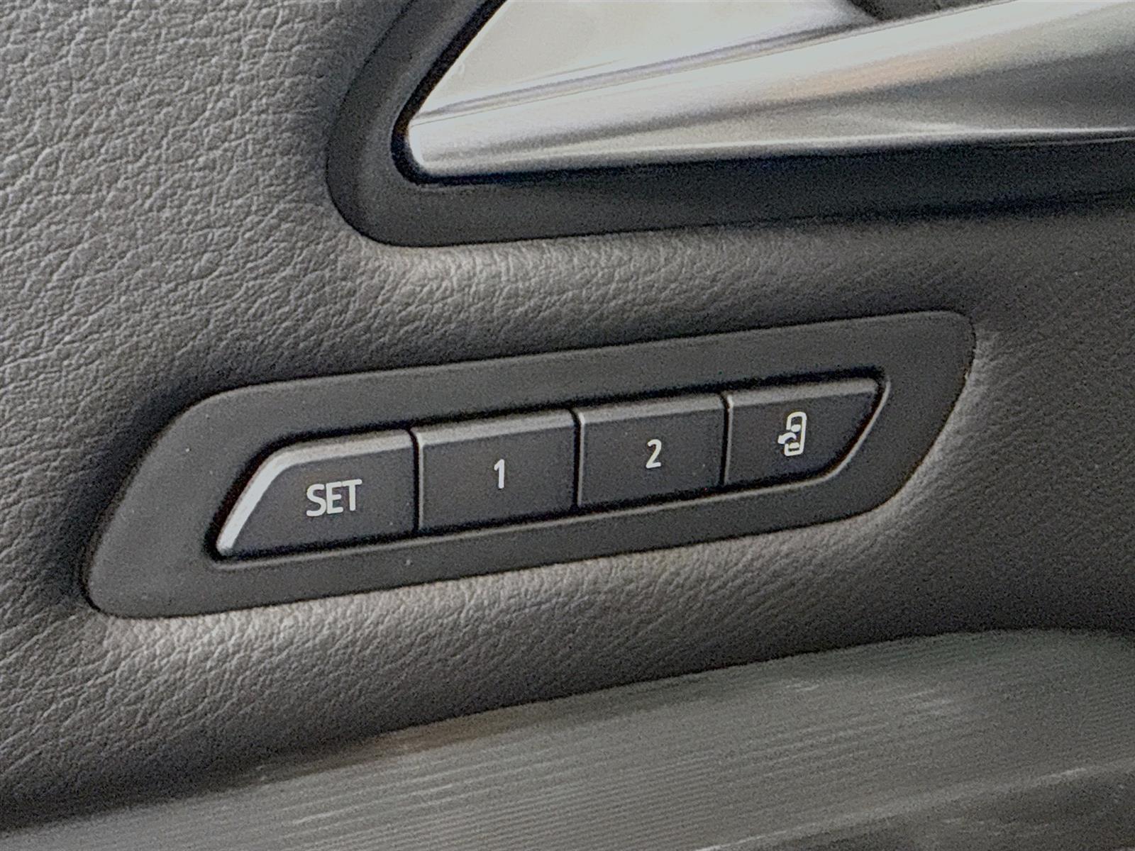 Vehicle image 34 of 52