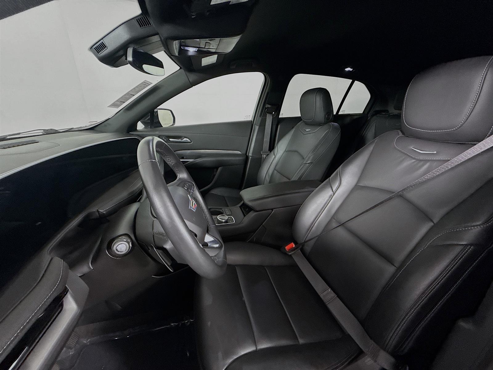 Vehicle image 17 of 52