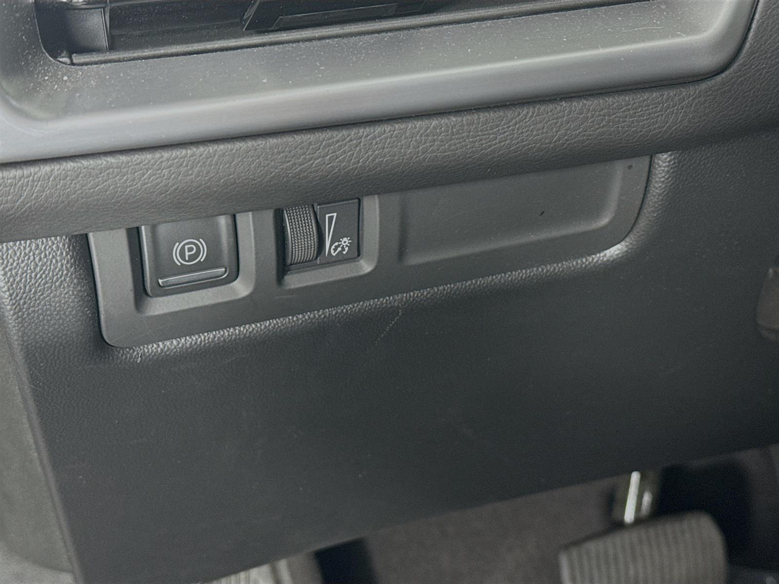 Vehicle image 16 of 52