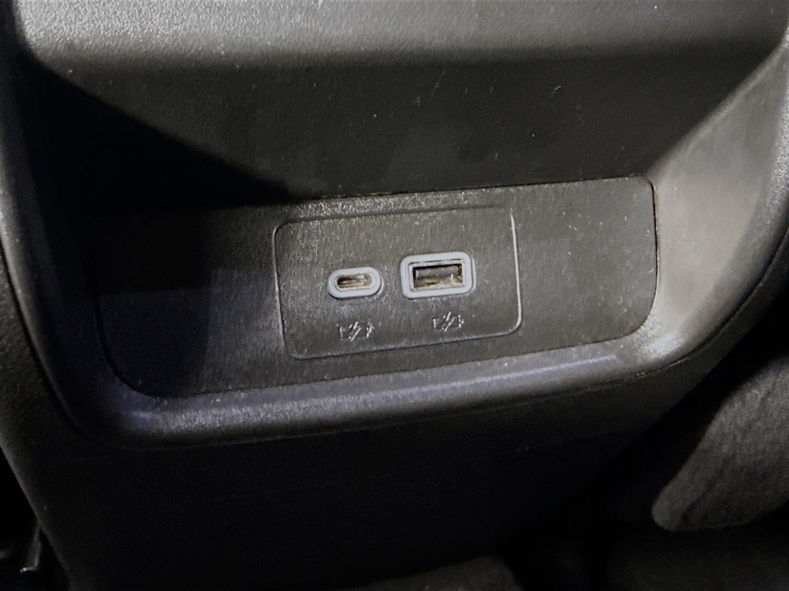Vehicle image 43 of 52