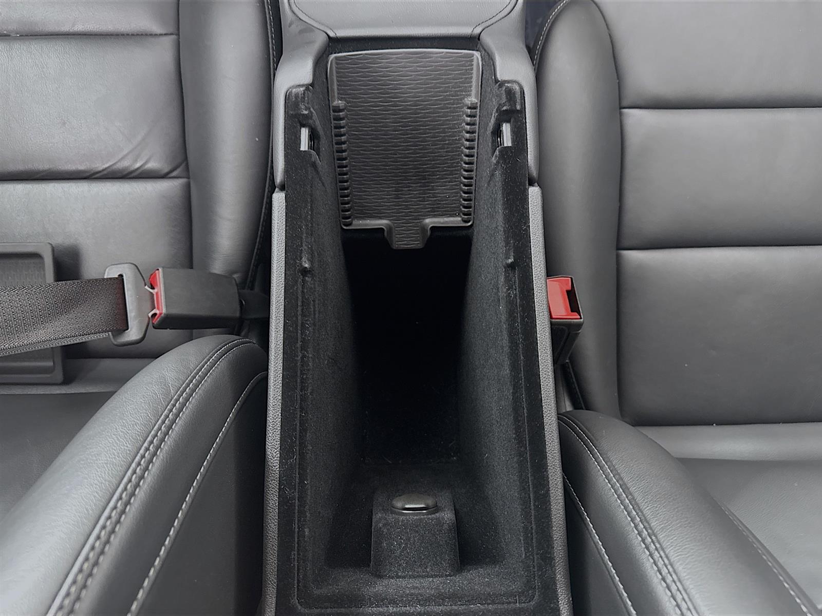 Vehicle image 40 of 52